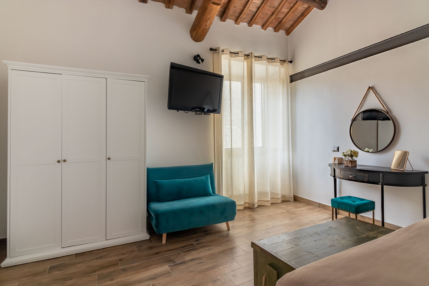 Bed & box gallery image